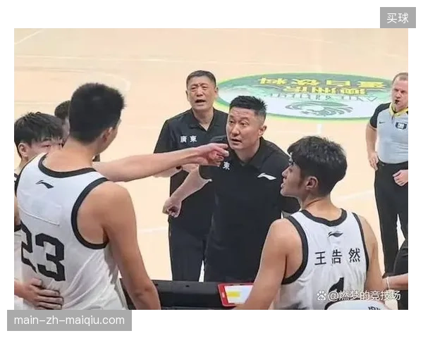 杜锋指导面临阵容重建挑战，广东队常规赛末段状态起伏暴露轮换磨合问题